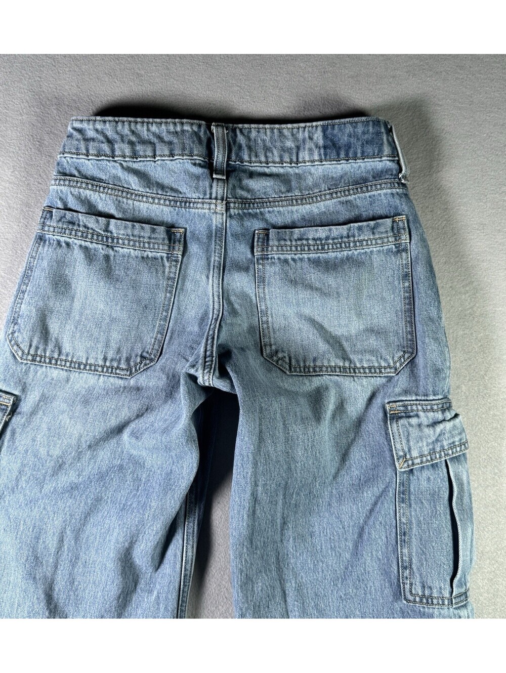 Hollister Low-Rise Baggy Cargo Jeans  Size 000S W23 Short - Picture 8 of 9